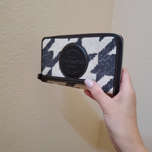Coach Dempsey Large Wallet With Houndstooth Print - Picture 15 of 15